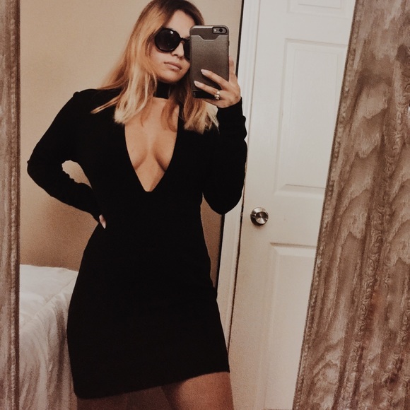 Dresses & Skirts - Black long sleeve plunging keyhole neckline dress